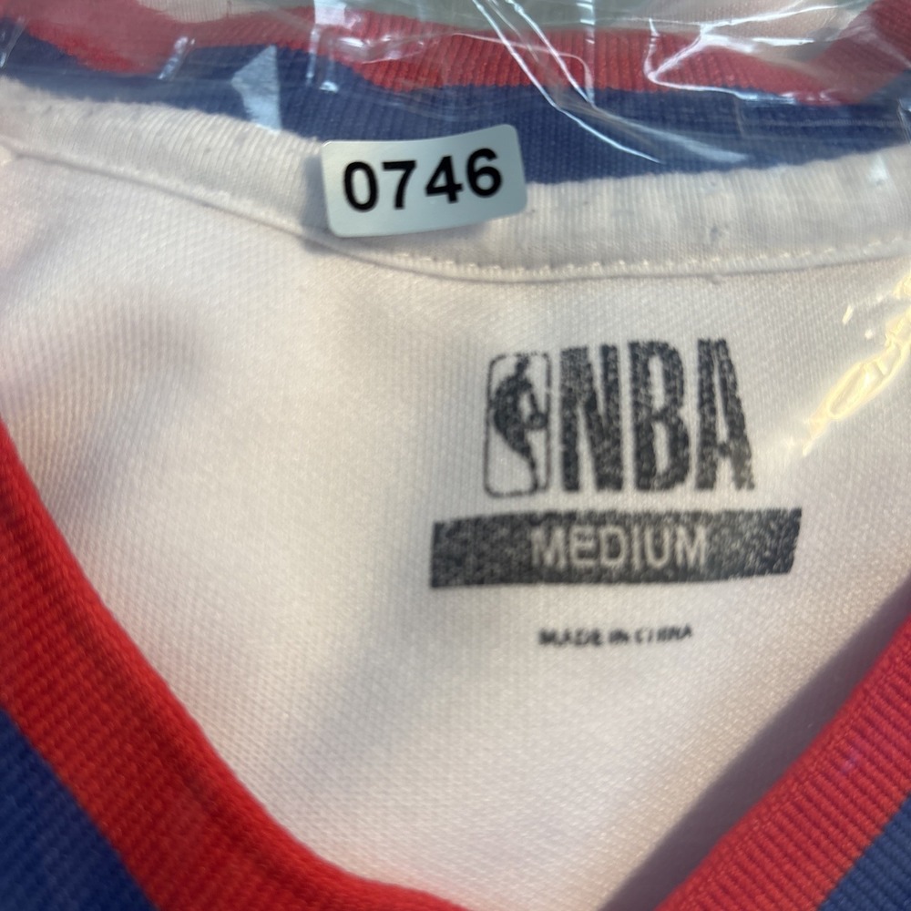 NBA Basketball Jersey Shirt Mens Medium White Blue Red Colorblock Logo V-Neck - Picture 10 of 10